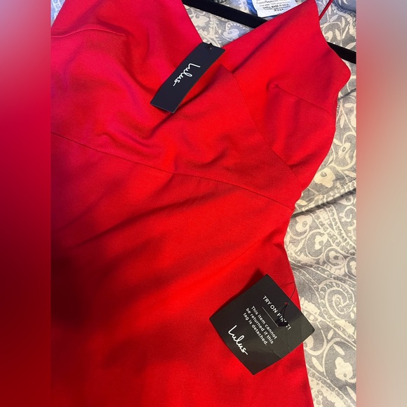 BRAND NEW WITH TAGS- Lulus red dress with ruffle - Picture 3 of 8